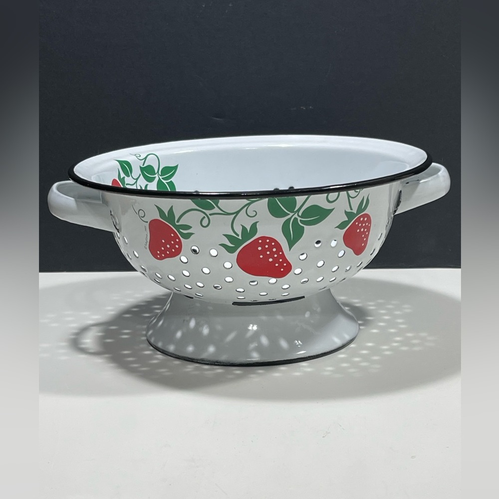 Vtg 1983 Strawberry Pattern Enamel Colander Exclusively for Teleflora